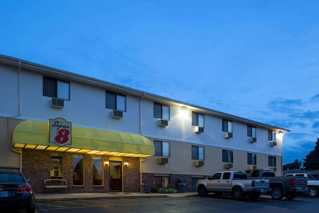 Super 8 by Wyndham Omaha NE - photo 4