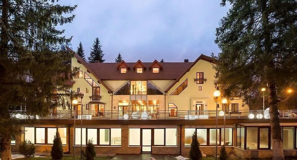 Vila Pinul si Mesteacanul — 4-Star Luxury Hotel in Brasov, Romania