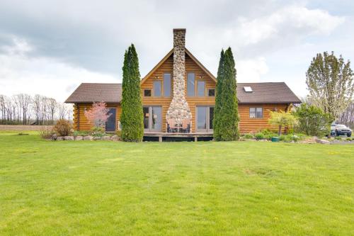 Rural New York Vacation Rental with Deck — 4-Star Luxury Hotel in Romulus, United States