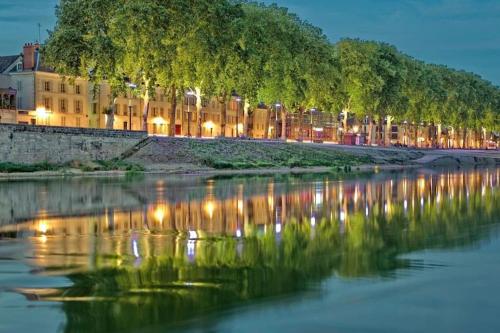 Studio 4 Cosy Bord de Loire in Orleans, France