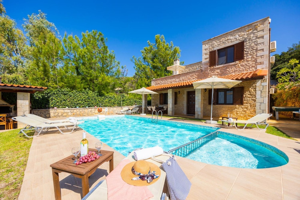 Villa Katia Faragi in Crete — 4-Star Luxury Hotel in Rethymno, Greece