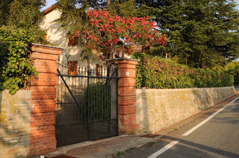 B&B Luna Di Langa — 4-Star Luxury Hotel in Alba, Italy