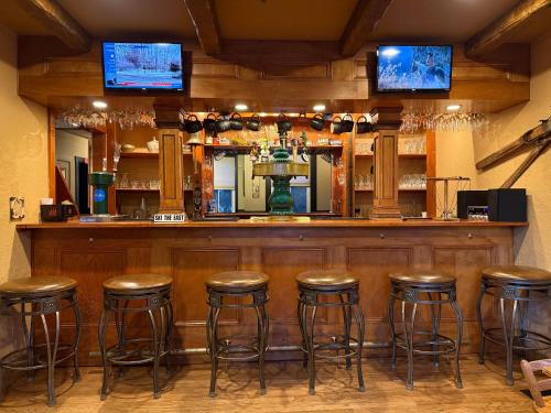 The Jolly Drayman Pub At The Briar Lea Inn - photo 6