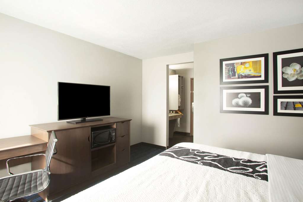 La Quinta Inn by Wyndham St. Louis Hazelwood Airport North - photo 28