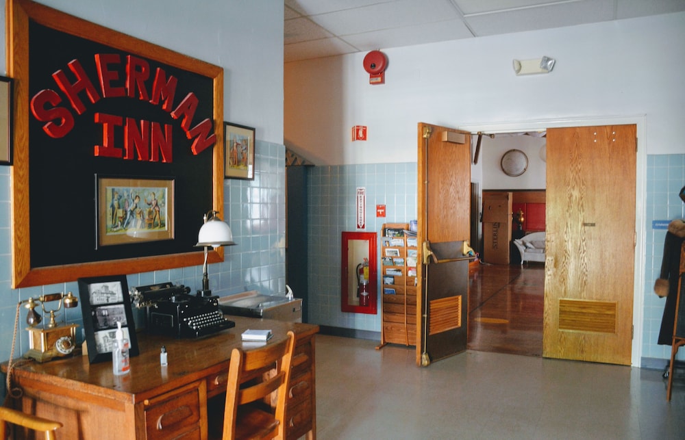 Sherman Inn - photo 2