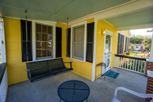 Graduations Welcome Bayside Bungalow Close Proximity to Downtown Beaufort and Parris Island — 4-Star Luxury Hotel in Beaufort, United States