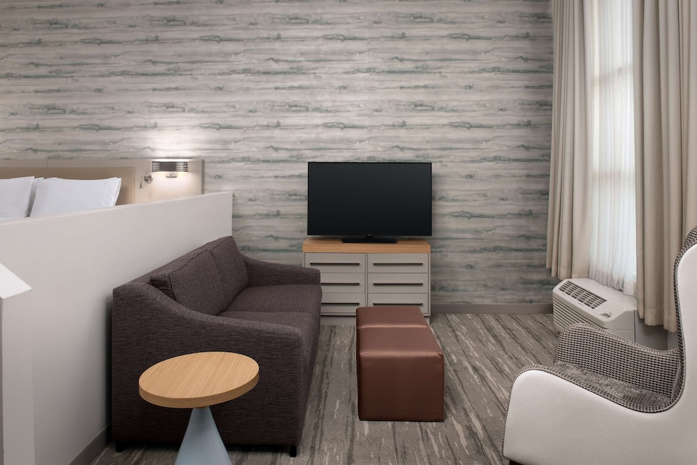 Hilton Garden Inn Marina Del Rey - photo 17
