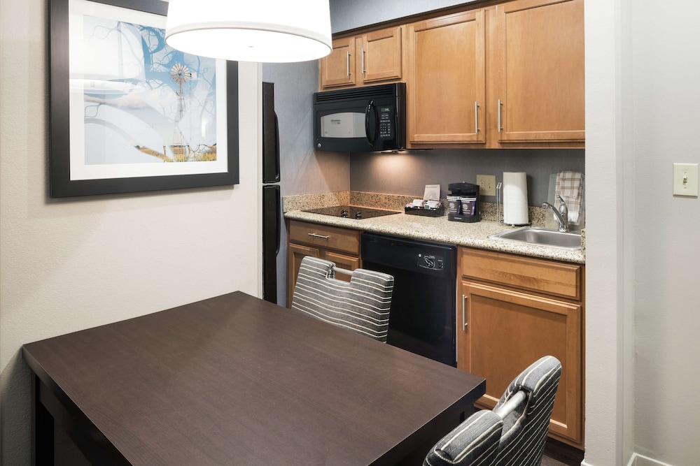 Homewood Suites by Hilton Cedar Rapids North - photo 12