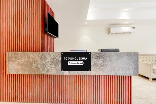Super Townhouse Oak Sector 39 Medanta