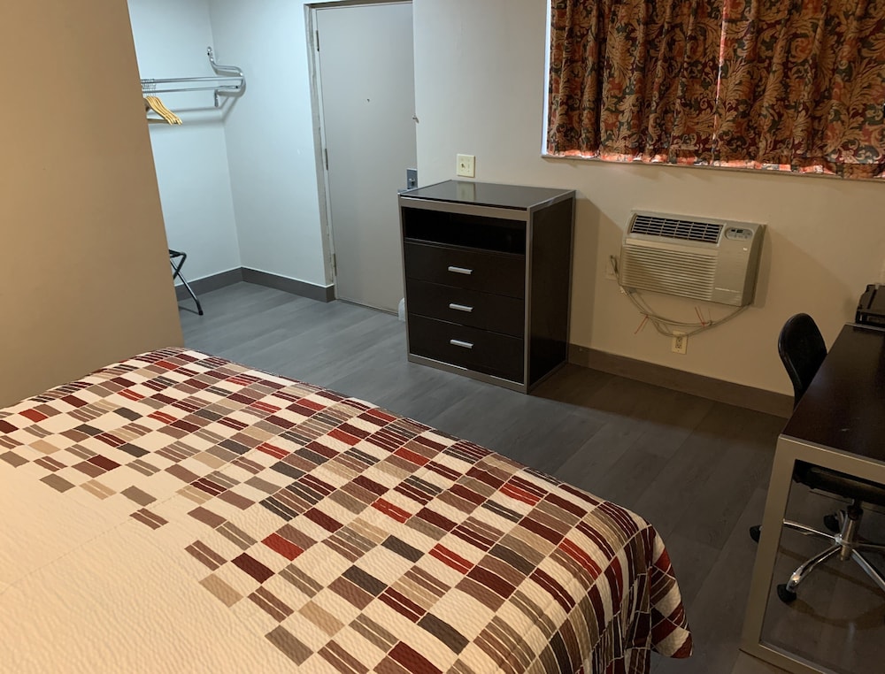 Red Roof Inn Copiague - photo 9