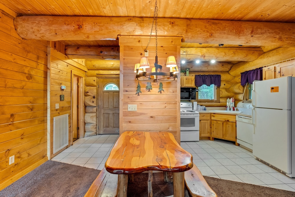 Star Views Secluded W mountain Views 2 Bedroom Cabin by Heavenly Views Resort - photo 5