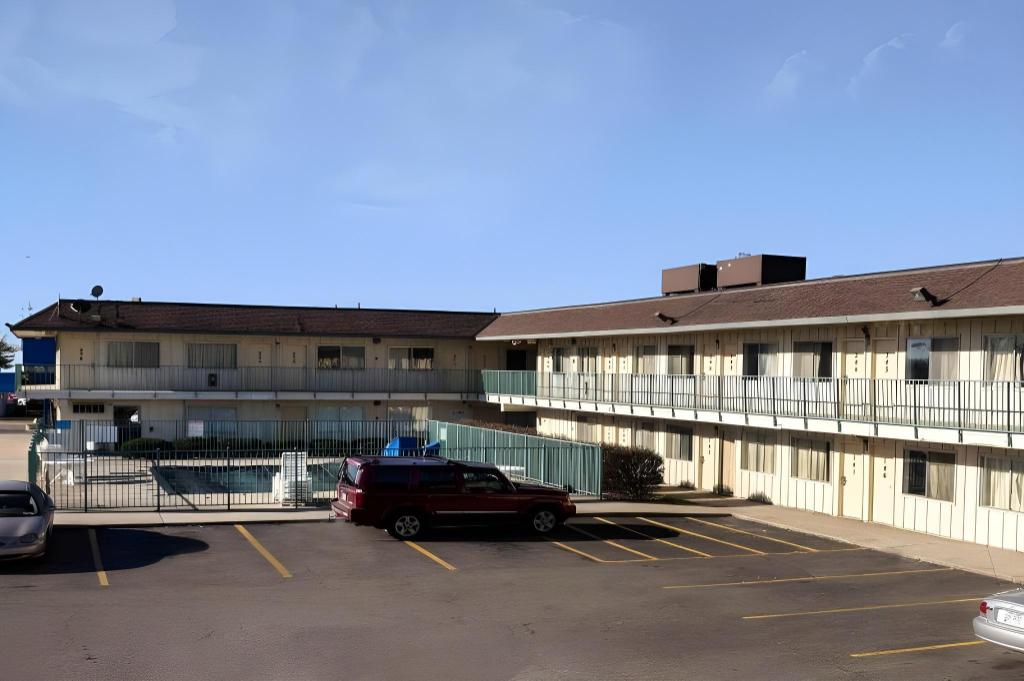 Express Inn Near Columbus Airport - photo 5
