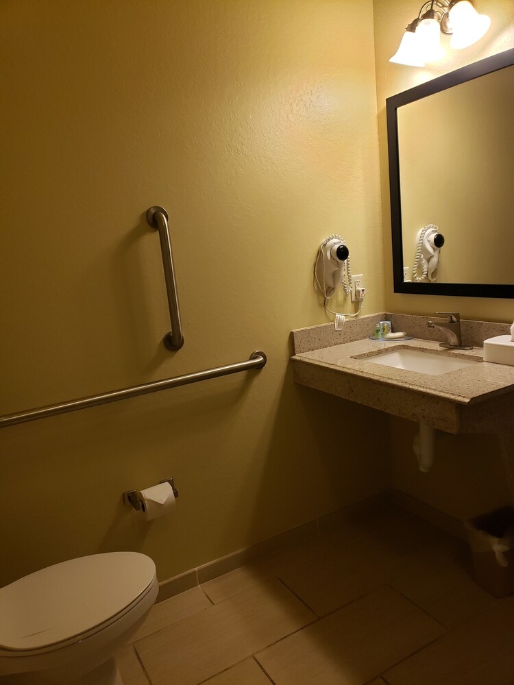Cobblestone Hotel & Suites Jefferson - photo 25