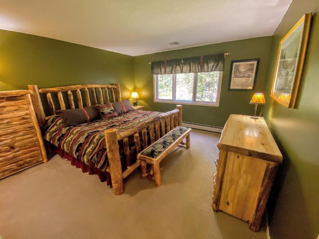G5 WOW Stunning single level home next to golf course and Mt Washington Hotel AC skiing — hotel in Carroll