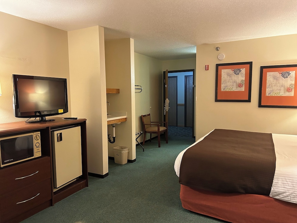 AmericInn by Wyndham Blackduck - photo 20