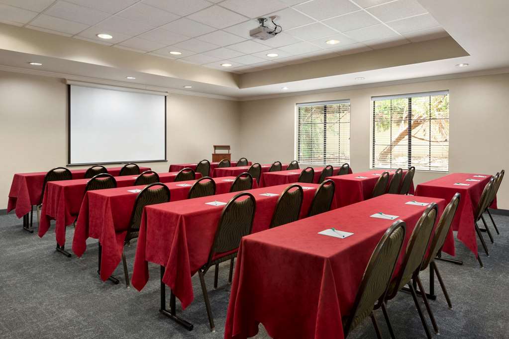 La Quinta Inn & Suites by Wyndham Dublin - photo 37