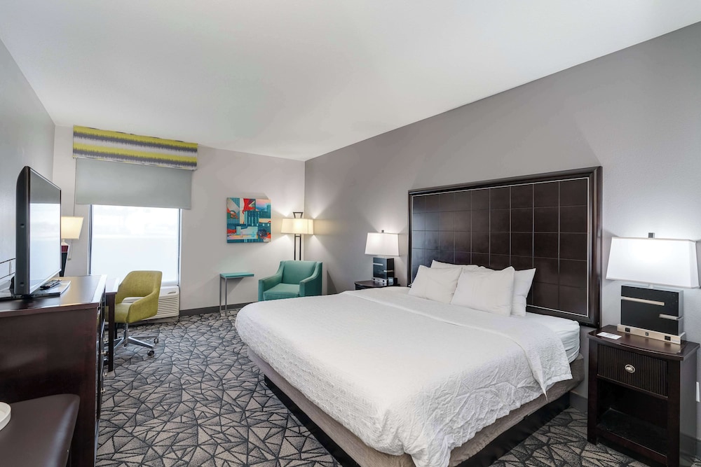 Hampton Inn Bloomington West - photo 9