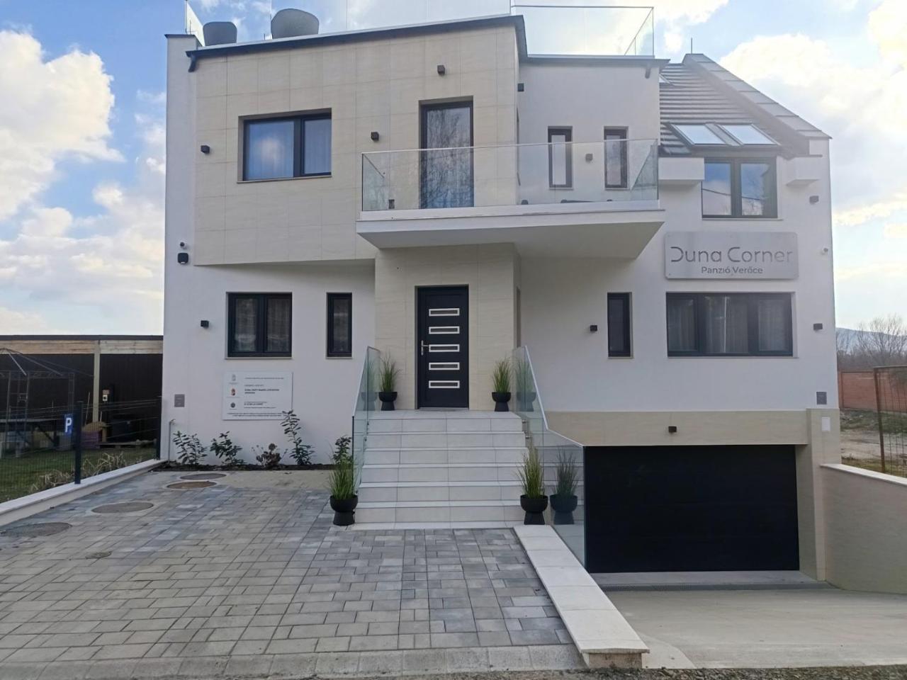 Duna Corner Panzió — 4-Star Luxury Hotel in Veroce, Hungary