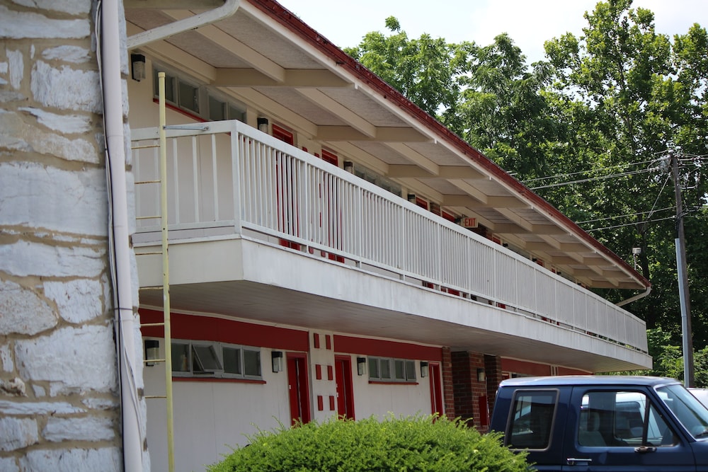 Hometown Inn Staunton - photo 26