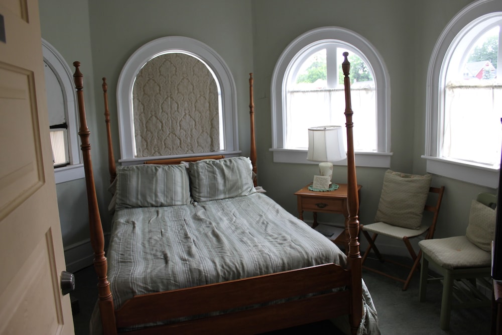 Victorian Charm Inn - photo 11