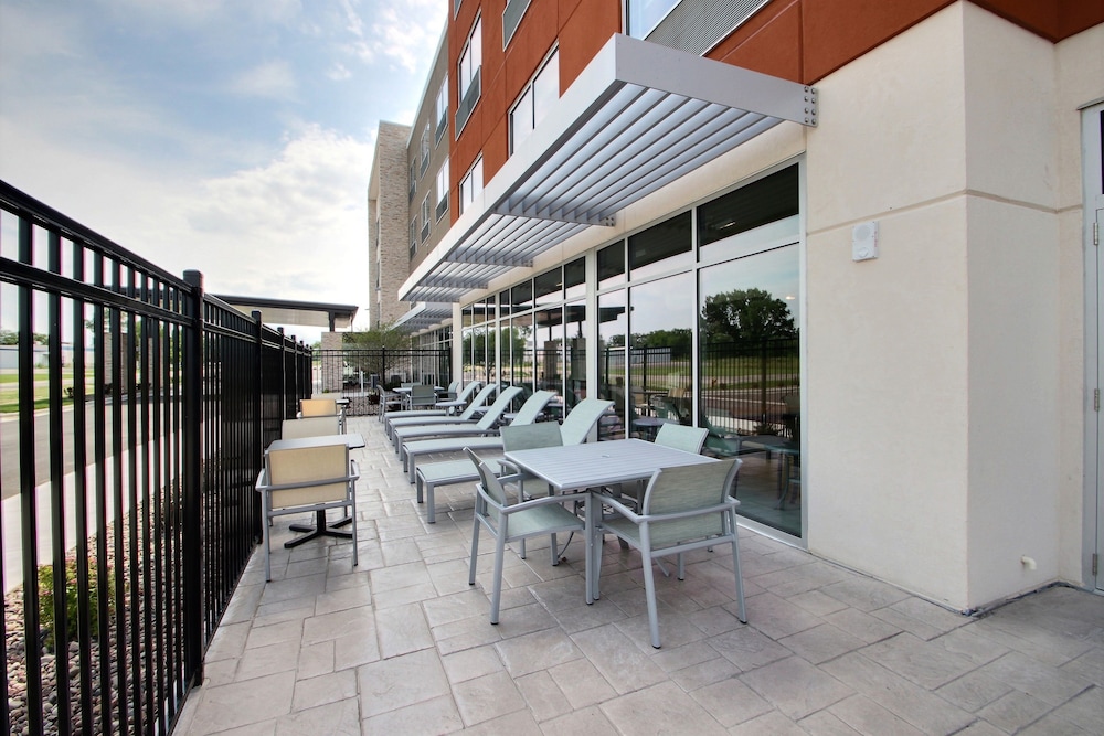 Holiday Inn Express & Suites Fond Du Lac by IHG - photo 31