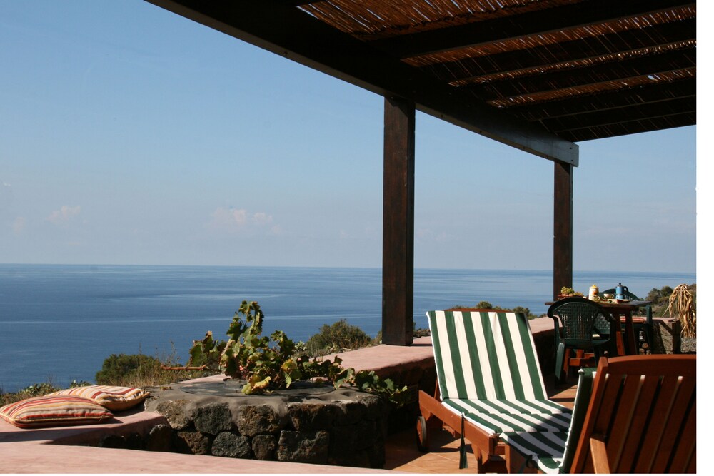 Agriturismo Zibibbodoro — 4-Star Luxury Hotel in Pantelleria, Italy