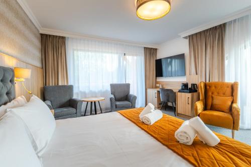 Mazurkowa z widokiem na Karkonosze i Śnieżkę darmowy parking obok restauracja Mazurkowa Chata in Jelenia Gora, Poland