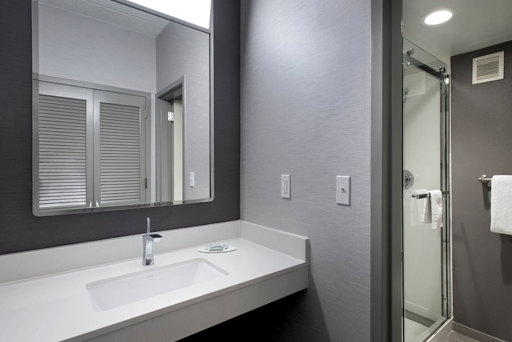 Courtyard by Marriott Norwalk - photo 14