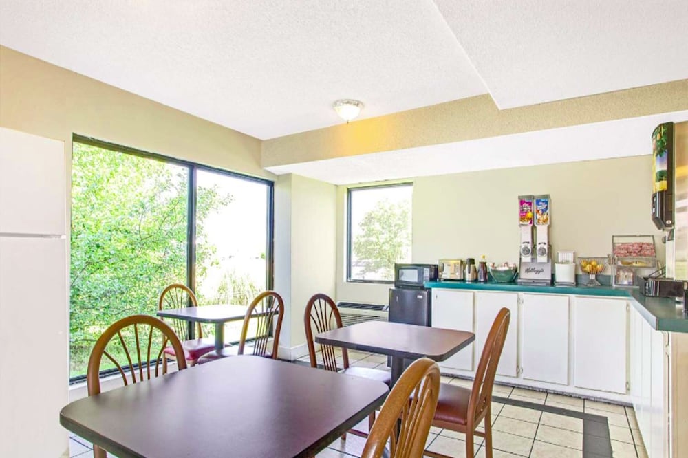 Rodeway Inn Richland Jackson South - photo 15