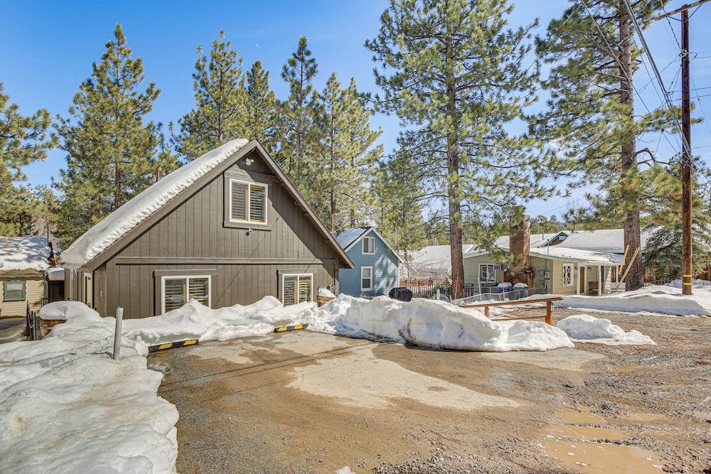 Cozy Cabin w Deck 2 Mi to Bear Mountain Resort - photo 25