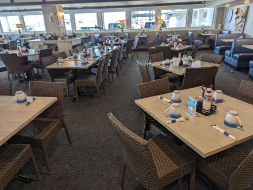 Admiral Resort Motel - photo 31