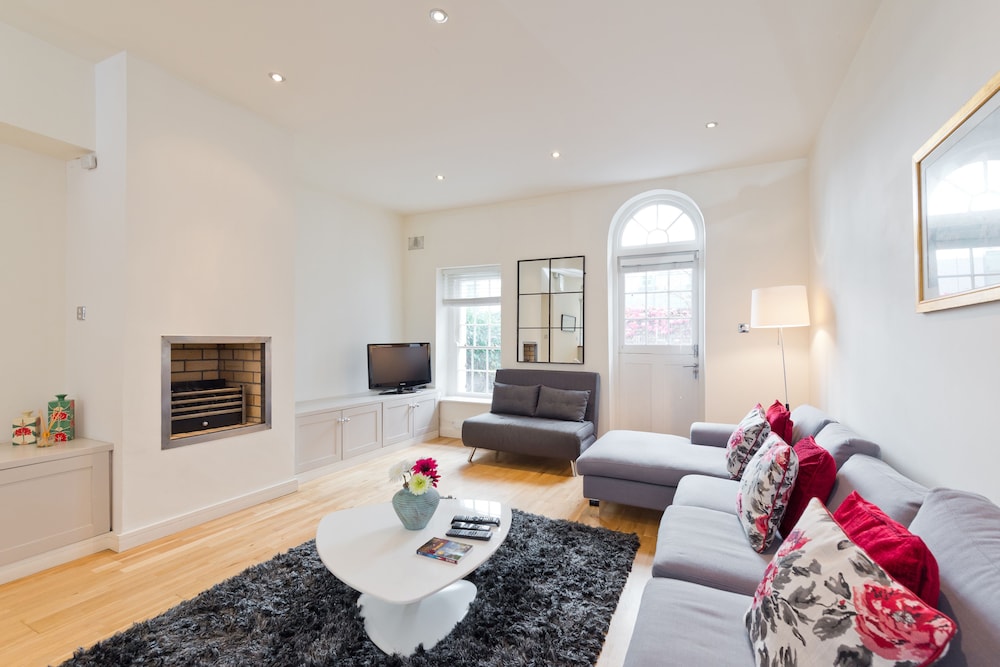 John Lennon Suite hiphipstay — 4-Star Luxury Hotel in Dublin, Republic of Ireland