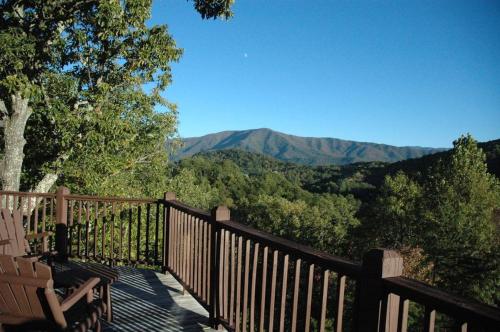 Campfire Lodge — 4-Star Luxury Hotel in Sevierville, United States