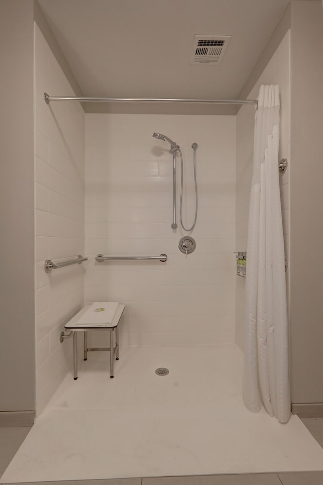 Holiday Inn Express & Suites Auburn Downtown by IHG - photo 20