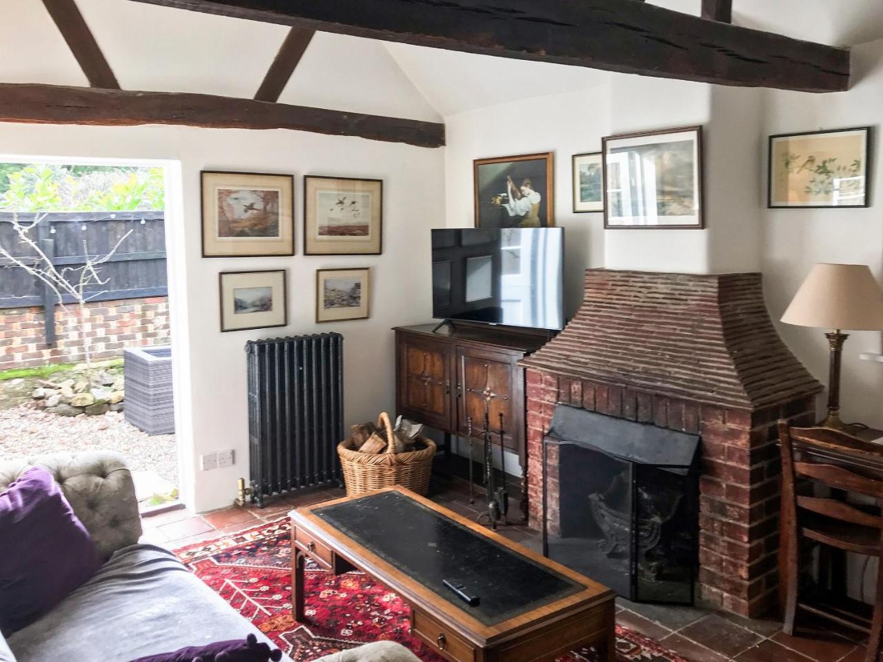 Old Rectory Cottage — 4-Star Luxury Hotel in Fernhurst, United Kingdom