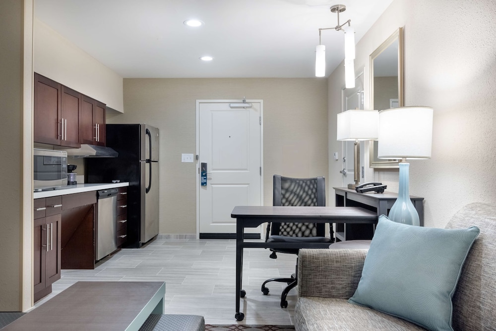Homewood Suites by Hilton Fayetteville - photo 4