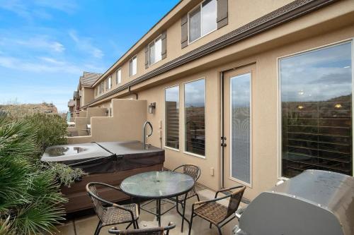 Rejuvenating Retreat Private Hot Tub and Amenities in Washington, United States