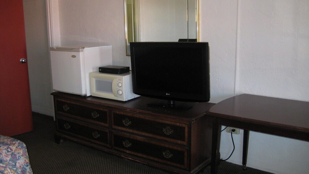 El Capitan Motel - photo 22