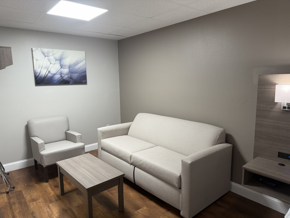 Red Roof Inn & Suites Swansea - photo 5