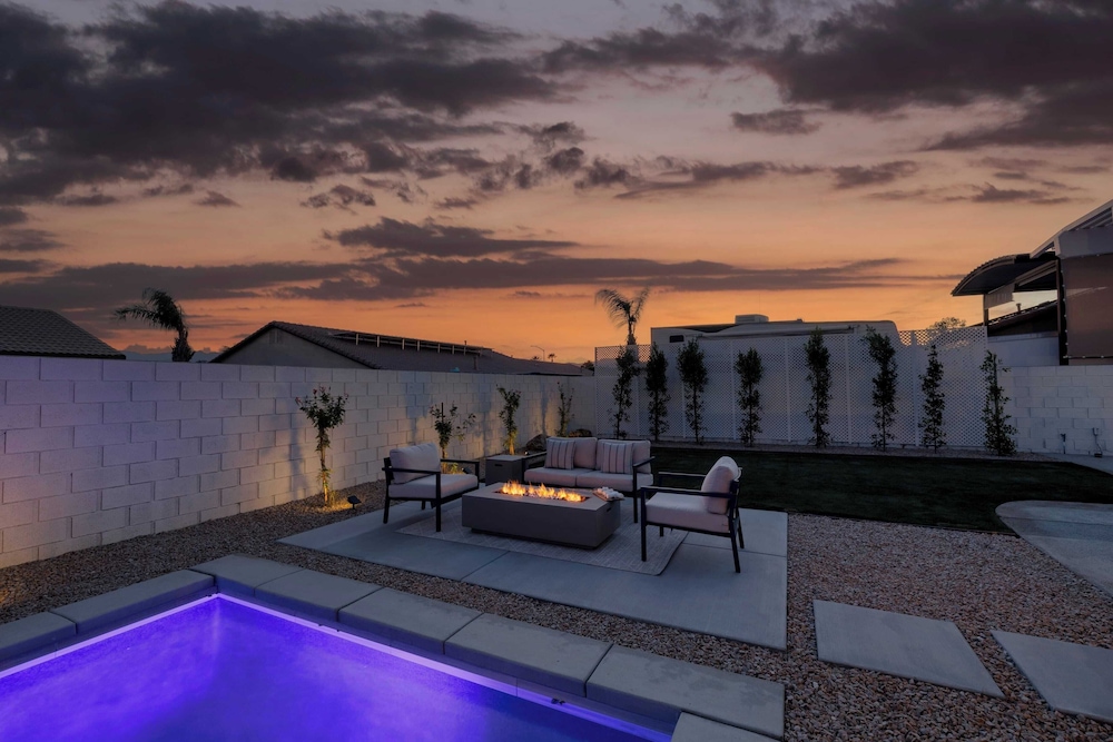 Montego by Avantstay Private Yard w Pool & Hot Tub - photo 40