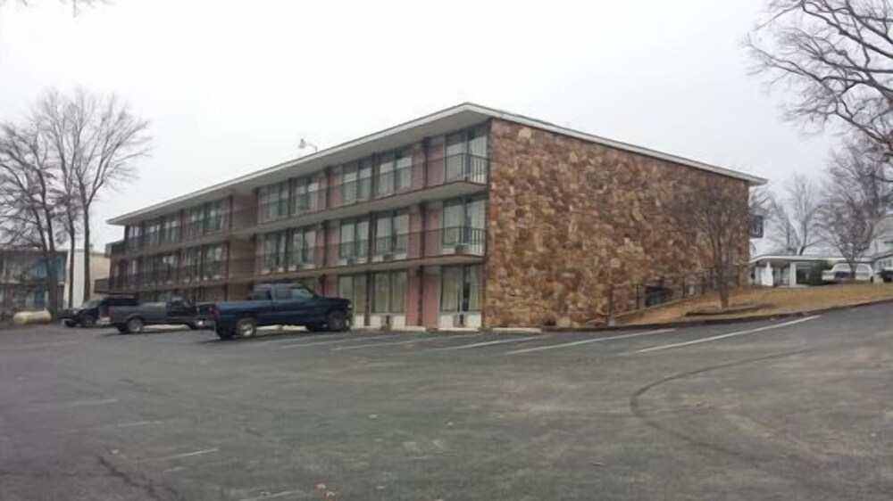Colonial Mountain Inn - photo 49