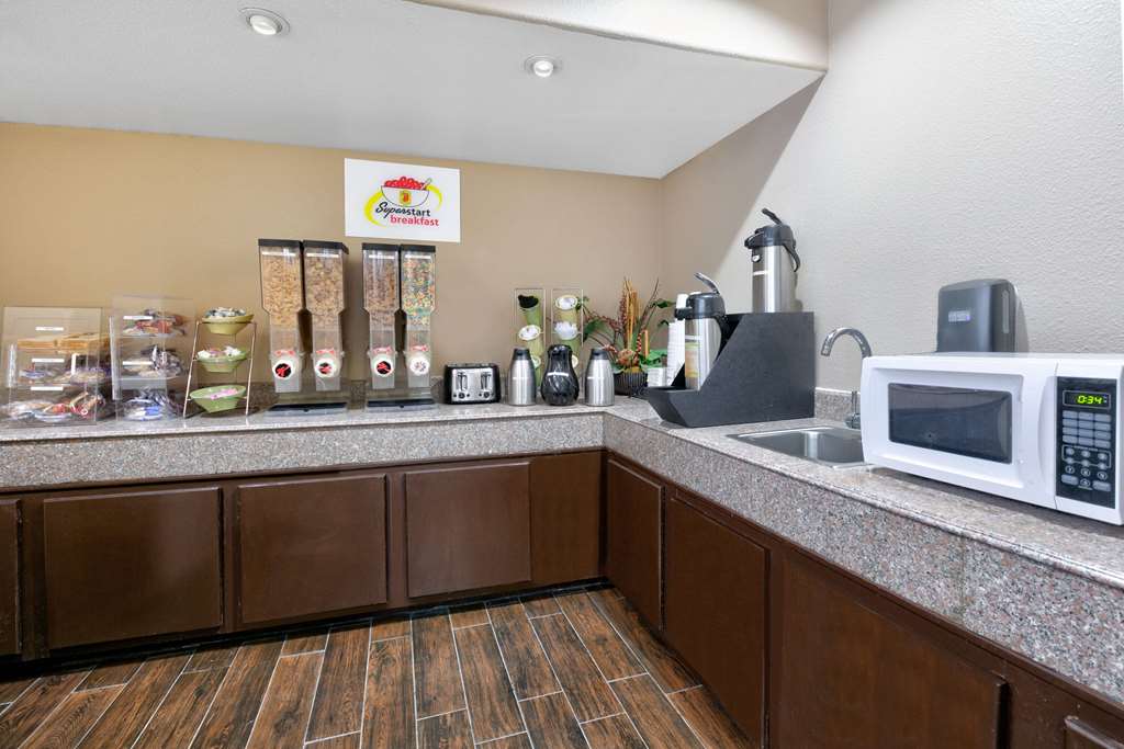 Super 8 by Wyndham New Braunfels I 35 - photo 28