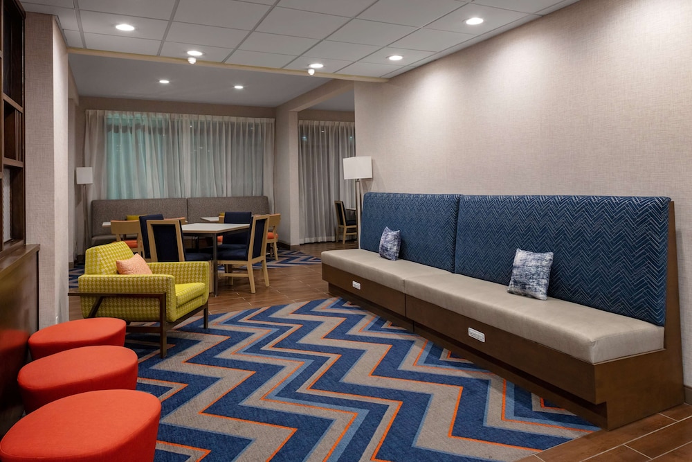 Hampton Inn Castle Rock - photo 17