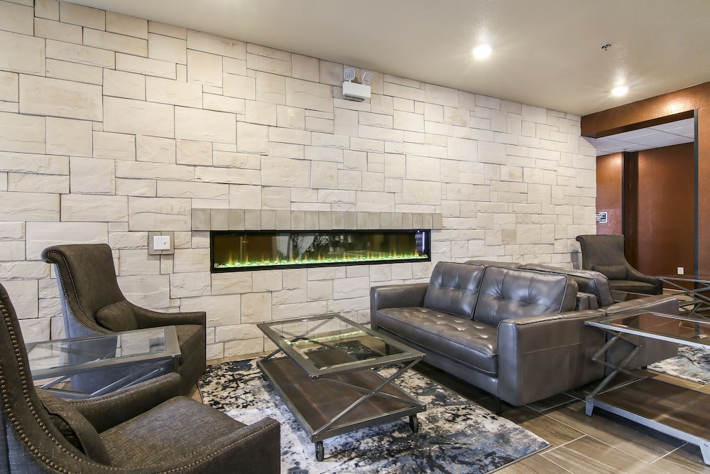 Cobblestone Inn & Suites at UW Stout Downtown Menomonie - photo 4