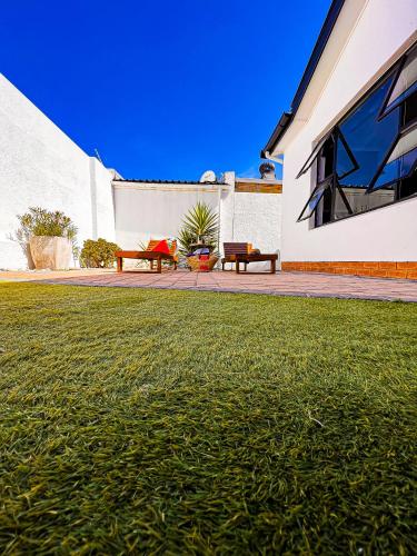 Spacious beachfront Townhouse w garage Blouberg