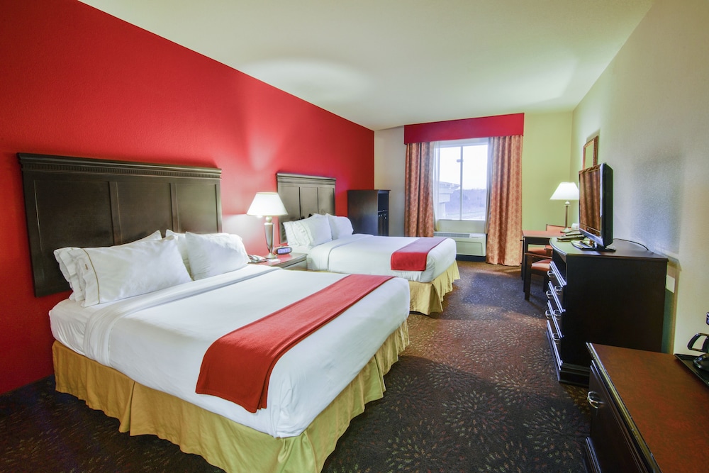 Holiday Inn Express Hotel & Suites Terrell by IHG - photo 8