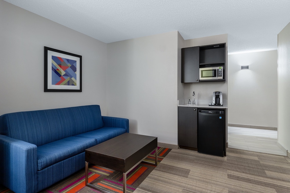 Holiday Inn Express & Suites Vadnais Heights by IHG - photo 32