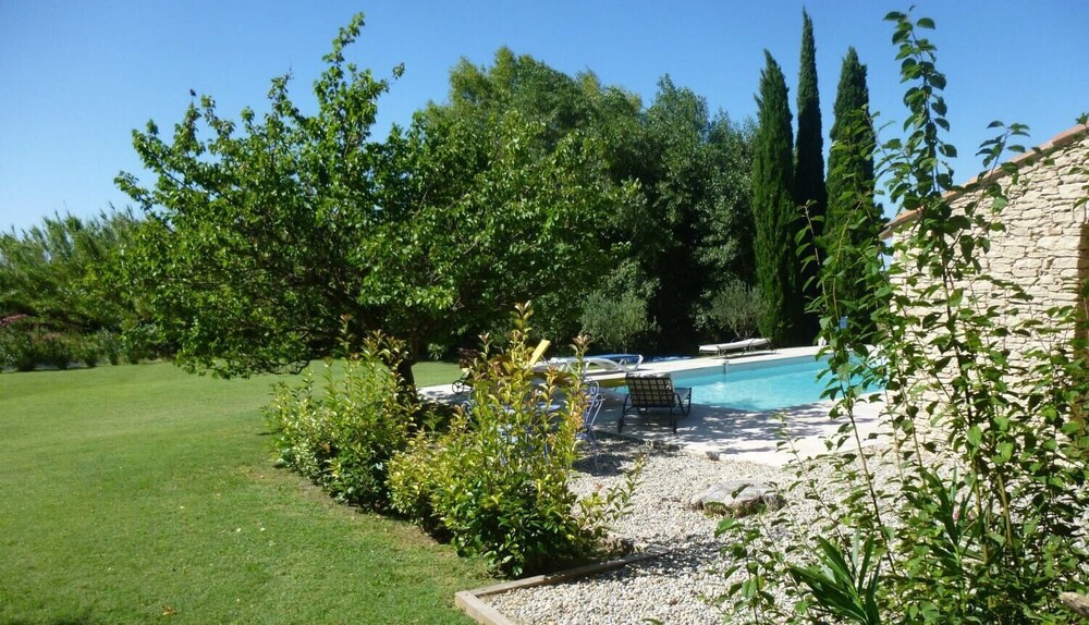 Le Mas Des Busclats — hotel in L'isle-Sur-La-Sorgue
