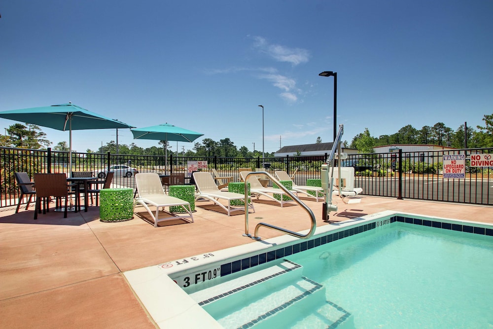 Hampton Inn & Suites Southport - photo 54