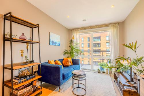 Elegant 1BR Apartment 5 Min Limehouse DLR Station — 4-Star Luxury Hotel in London, United Kingdom